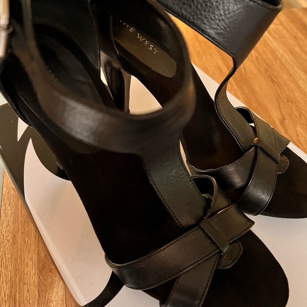 NINE WEST - Picture 5 of 8